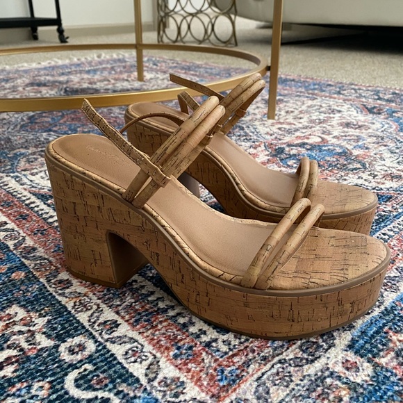 Cute Cork Wedge Heels - Picture 1 of 3